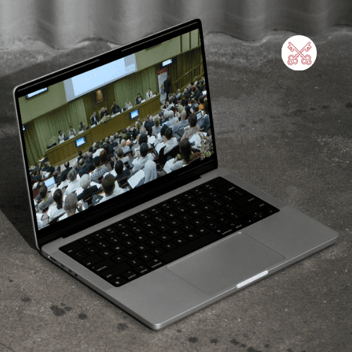 Diseño de mockup de computadora del 3º Aniversario Laudato Si’.